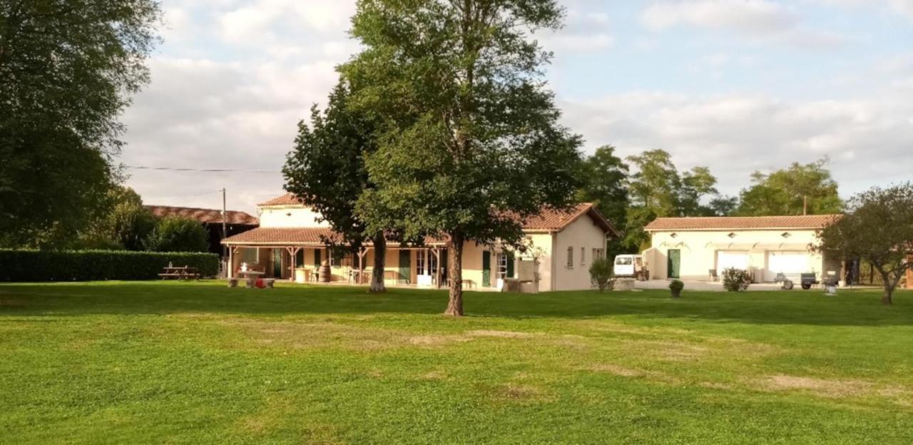 Bed and Breakfast La Mancine Laulan Jau-Dignac-et-Loirac Esterno foto